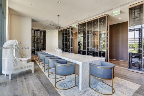 Condo in Miami, Florida, 2 bedrooms  № 2409045 - photo 23