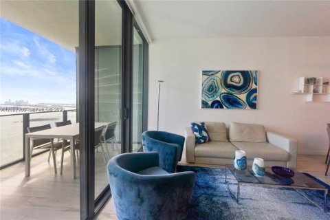 Condo in Miami, Florida, 2 bedrooms  № 2409045 - photo 8
