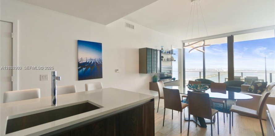 Condo in Miami, Florida, 2 bedrooms  № 2409045
