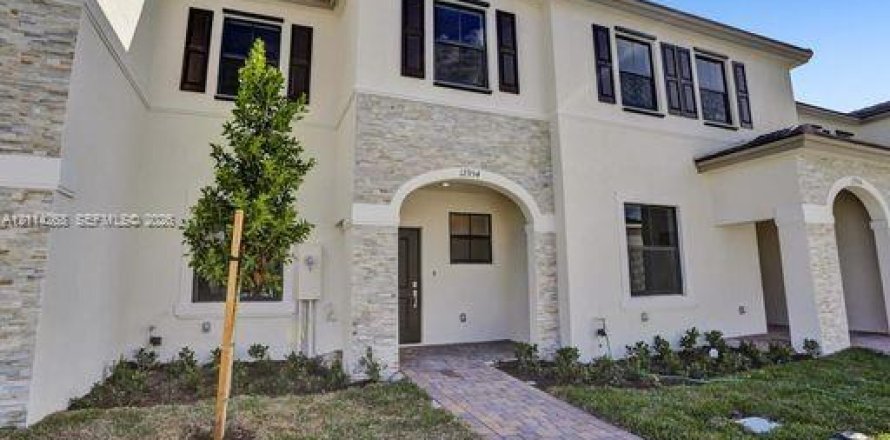 Adosado en Homestead, Florida 3 dormitorios, 137.77 m2 № 2439089