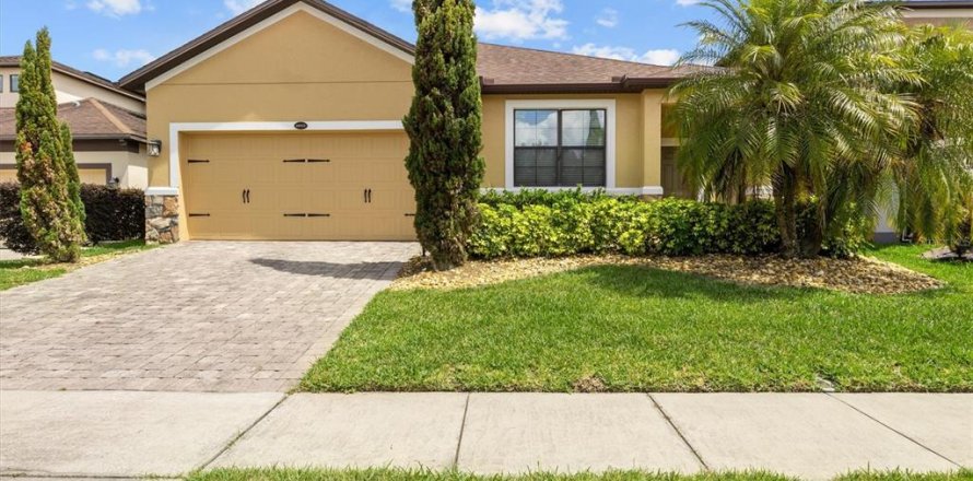 House in Orlando, Florida 4 bedrooms, 196.21 sq.m. № 1690766