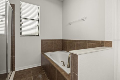 House in Orlando, Florida 4 bedrooms, 196.21 sq.m. № 1690766 - photo 25