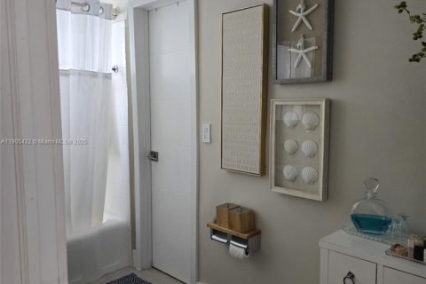 Снять в аренду виллу или дом в Форт-Лодердейл, Флорида 2 спальни, 81.29м2, № 1956179 - фото 15