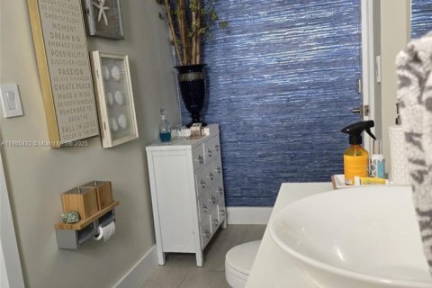 Снять в аренду виллу или дом в Форт-Лодердейл, Флорида 2 спальни, 81.29м2, № 1956179 - фото 13