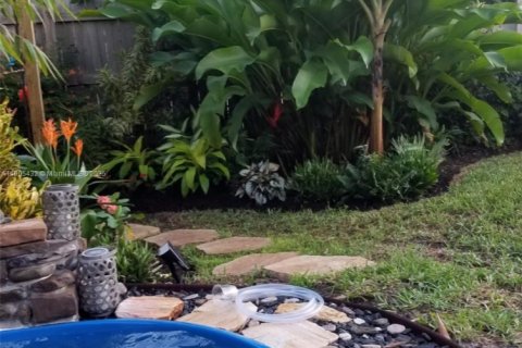 Снять в аренду виллу или дом в Форт-Лодердейл, Флорида 2 спальни, 81.29м2, № 1956179 - фото 10