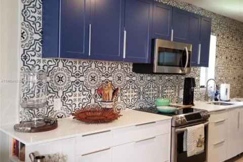 Снять в аренду виллу или дом в Форт-Лодердейл, Флорида 2 спальни, 81.29м2, № 1956179 - фото 7