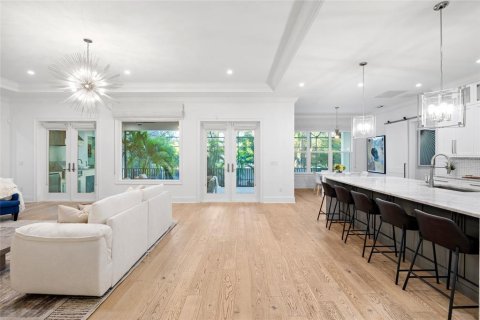 House in Tampa, Florida 5 bedrooms, 506.13 sq.m. № 2333885 - photo 9