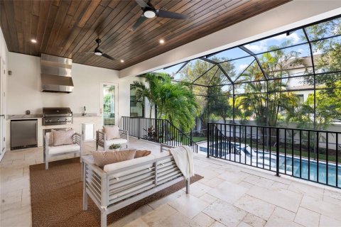 House in Tampa, Florida 5 bedrooms, 506.13 sq.m. № 2333885 - photo 4