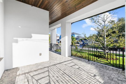 House in Tampa, Florida 5 bedrooms, 506.13 sq.m. № 2333885 - photo 7