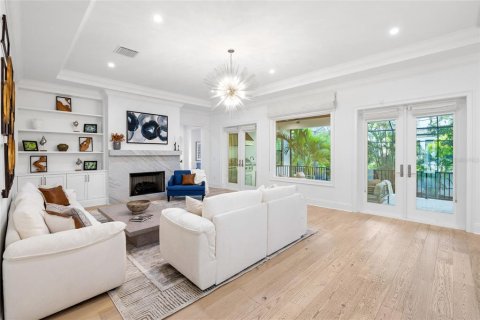 House in Tampa, Florida 5 bedrooms, 506.13 sq.m. № 2333885 - photo 13