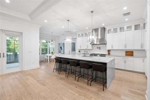 House in Tampa, Florida 5 bedrooms, 506.13 sq.m. № 2333885 - photo 15