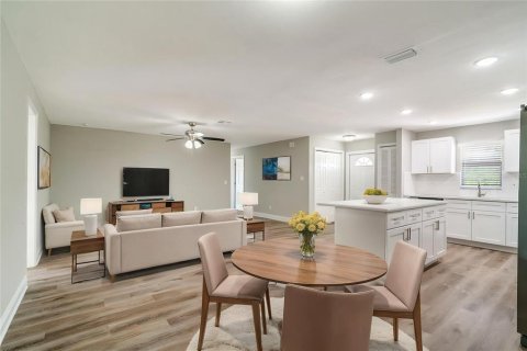 House in Englewood, Florida 4 bedrooms, 195.47 sq.m. № 1614569 - photo 6