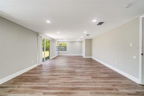 House in Englewood, Florida 4 bedrooms, 195.47 sq.m. № 1614569 - photo 17