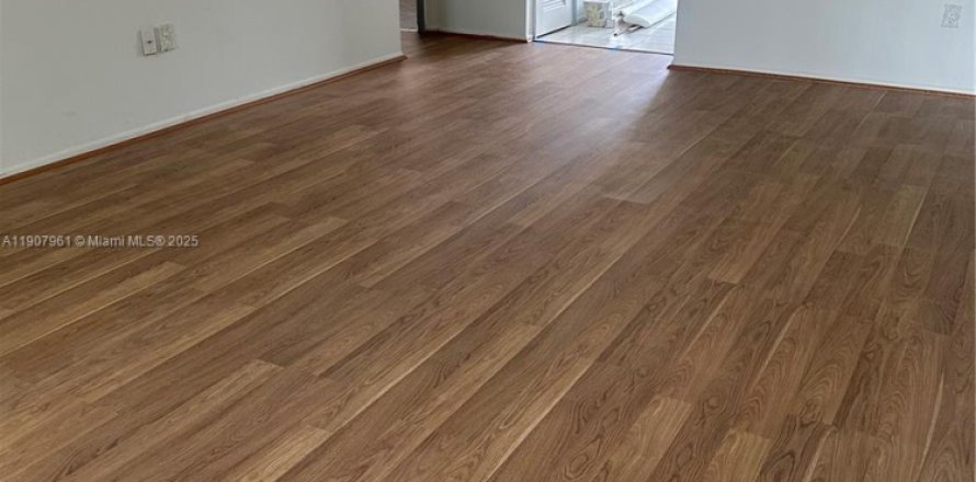 Condominio en Sunrise, Florida, 2 dormitorios № 1964280