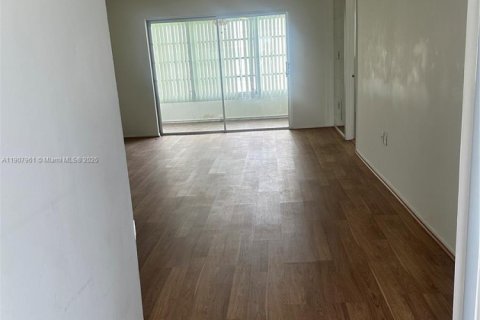 Condominio en alquiler en Sunrise, Florida, 2 dormitorios, 78.97 m2 № 1964280 - foto 7