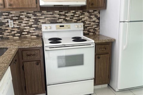 Condominio en alquiler en Sunrise, Florida, 2 dormitorios, 78.97 m2 № 1964280 - foto 9