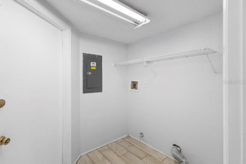 Casa en alquiler en Orlando, Florida, 3 dormitorios, 179.95 m2 № 1717402 - foto 10