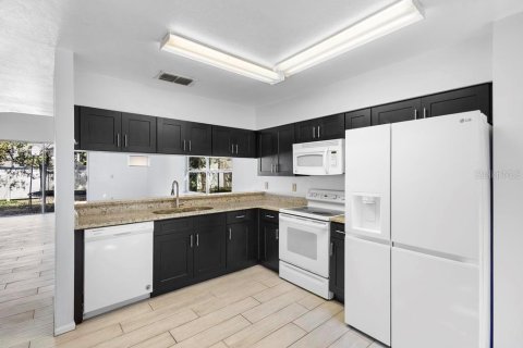 Casa en alquiler en Orlando, Florida, 3 dormitorios, 179.95 m2 № 1717402 - foto 9