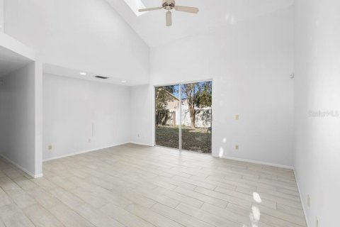 Casa en alquiler en Orlando, Florida, 3 dormitorios, 179.95 m2 № 1717402 - foto 4