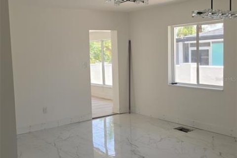 Casa en venta en Saint Pete Beach, Florida, 2 dormitorios, 136.01 m2 № 2386492 - foto 5