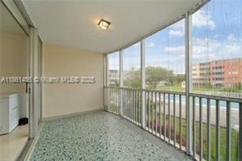 Copropriété à louer à Miami, Floride: 1 chambre, 96.25 m2 № 1892153 - photo 9