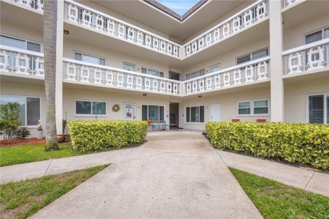 Condo in Clearwater, Florida, 2 bedrooms  № 2272807