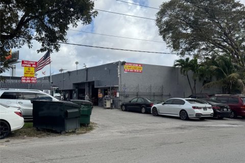 Commercial property in Miami, Florida № 1860264 - photo 6