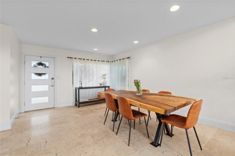 House in Tampa, Florida 3 bedrooms, 252.14 sq.m. № 1894319 - photo 11