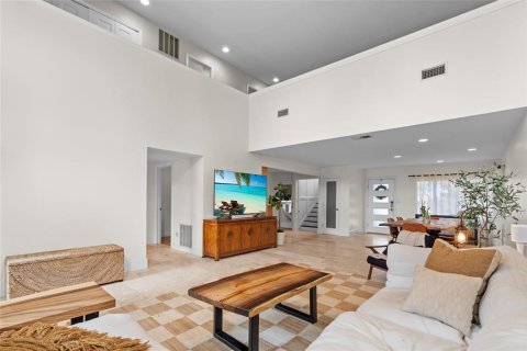 House in Tampa, Florida 3 bedrooms, 252.14 sq.m. № 1894319 - photo 18