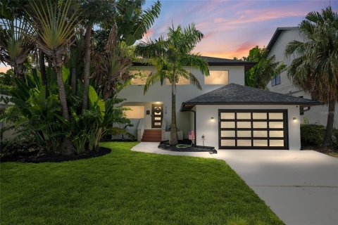 House in Tampa, Florida 3 bedrooms, 252.14 sq.m. № 1894319 - photo 1