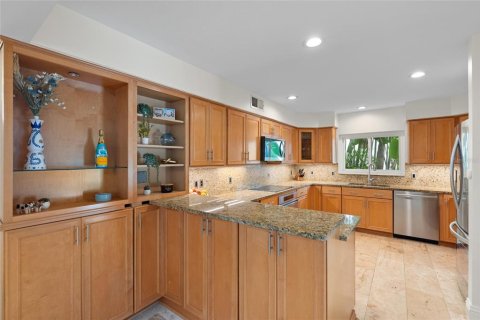 House in Tampa, Florida 3 bedrooms, 252.14 sq.m. № 1894319 - photo 9
