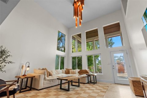 House in Tampa, Florida 3 bedrooms, 252.14 sq.m. № 1894319 - photo 14