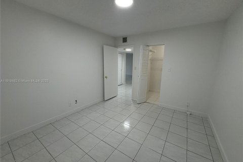 Condominio en venta en Lauderhill, Florida, 2 dormitorios, 101.08 m2 № 2078136 - foto 6