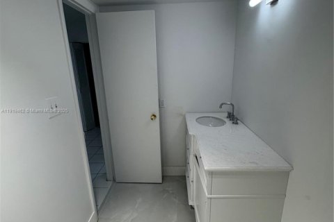 Condominio en venta en Lauderhill, Florida, 2 dormitorios, 101.08 m2 № 2078136 - foto 9