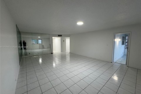 Condominio en venta en Lauderhill, Florida, 2 dormitorios, 101.08 m2 № 2078136 - foto 4