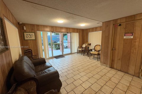 Condominio en venta en Lauderhill, Florida, 2 dormitorios, 101.08 m2 № 2078136 - foto 18