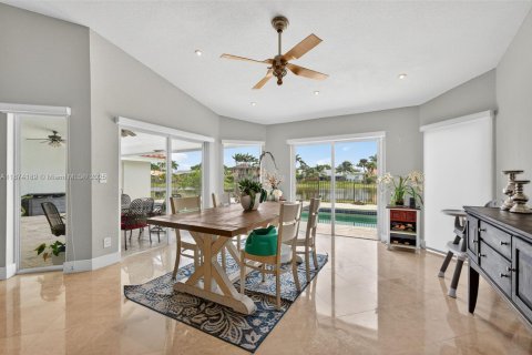 Villa ou maison à vendre à Coral Springs, Floride: 4 chambres, 244.33 m2 № 1895908 - photo 18