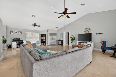 Villa ou maison à vendre à Coral Springs, Floride: 4 chambres, 244.33 m2 № 1895908 - photo 10