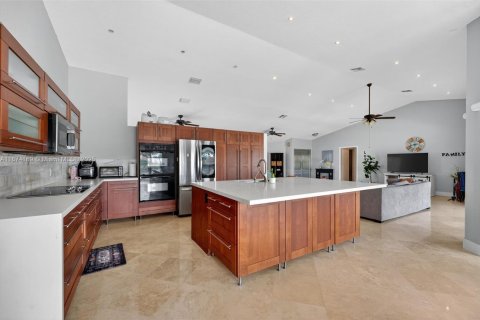 Villa ou maison à vendre à Coral Springs, Floride: 4 chambres, 244.33 m2 № 1895908 - photo 15