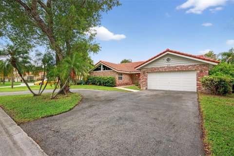 Villa ou maison à vendre à Coral Springs, Floride: 4 chambres, 244.33 m2 № 1895908 - photo 2