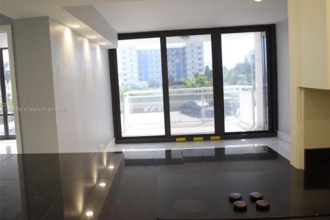 Condo in Hollywood, Florida, 2 bedrooms № 1937940 - photo 22