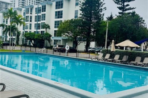 Снять в аренду кондоминиум в Санни-Айлс-Бич, Флорида 1 спальня, 50.54м2, № 2056426 - фото 16