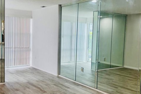 Снять в аренду кондоминиум в Санни-Айлс-Бич, Флорида 1 спальня, 50.54м2, № 2056426 - фото 2