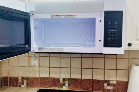 Снять в аренду кондоминиум в Санни-Айлс-Бич, Флорида 1 спальня, 50.54м2, № 2056426 - фото 11