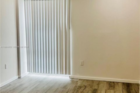 Снять в аренду кондоминиум в Санни-Айлс-Бич, Флорида 1 спальня, 50.54м2, № 2056426 - фото 5