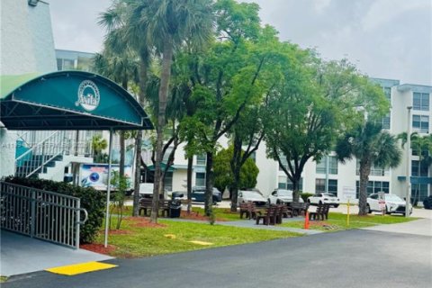 Снять в аренду кондоминиум в Санни-Айлс-Бич, Флорида 1 спальня, 50.54м2, № 2056426 - фото 18