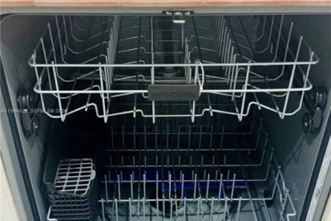 Снять в аренду кондоминиум в Санни-Айлс-Бич, Флорида 1 спальня, 50.54м2, № 2056426 - фото 12