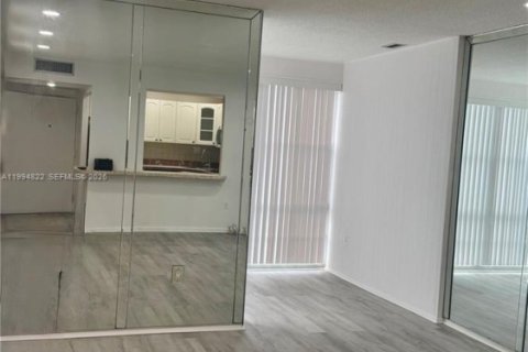 Снять в аренду кондоминиум в Санни-Айлс-Бич, Флорида 1 спальня, 50.54м2, № 2056426 - фото 8