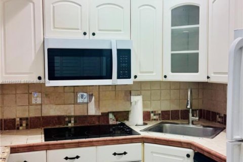 Снять в аренду кондоминиум в Санни-Айлс-Бич, Флорида 1 спальня, 50.54м2, № 2056426 - фото 4