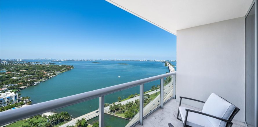 Condominio en Miami, Florida, 1 dormitorio  № 2033281